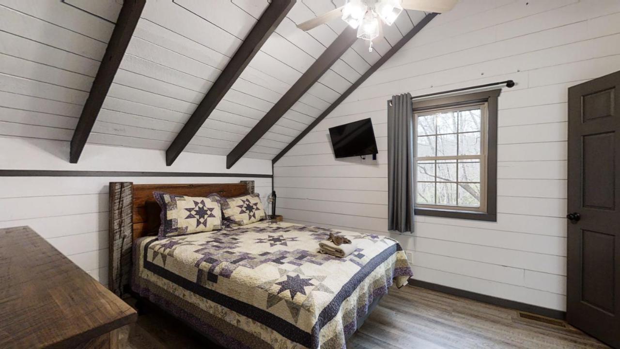 Bigfoots Hideaway Cabin Gatlinburg Extérieur photo